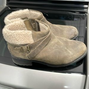 Ugg Chelsea Boots